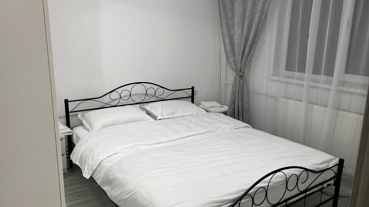 Home Sweet Home Apartment With 3 Rooms Buzău Exterior foto